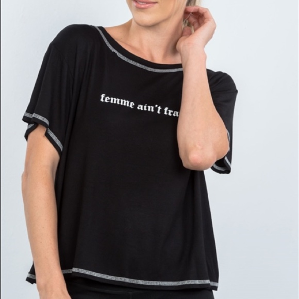 Workout Graphic Top "Femme aint fragile"